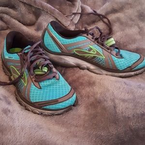 Brooks running shoes sz7